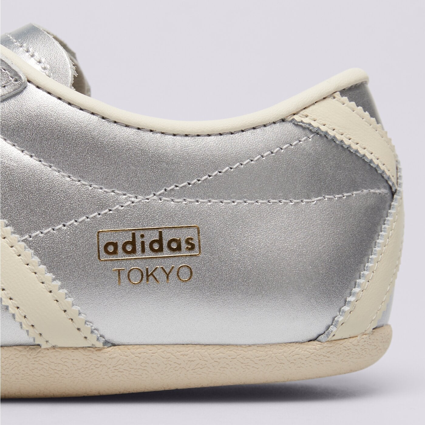 Дамски маратонки ADIDAS TOKYO jq0593 цвят сребърен