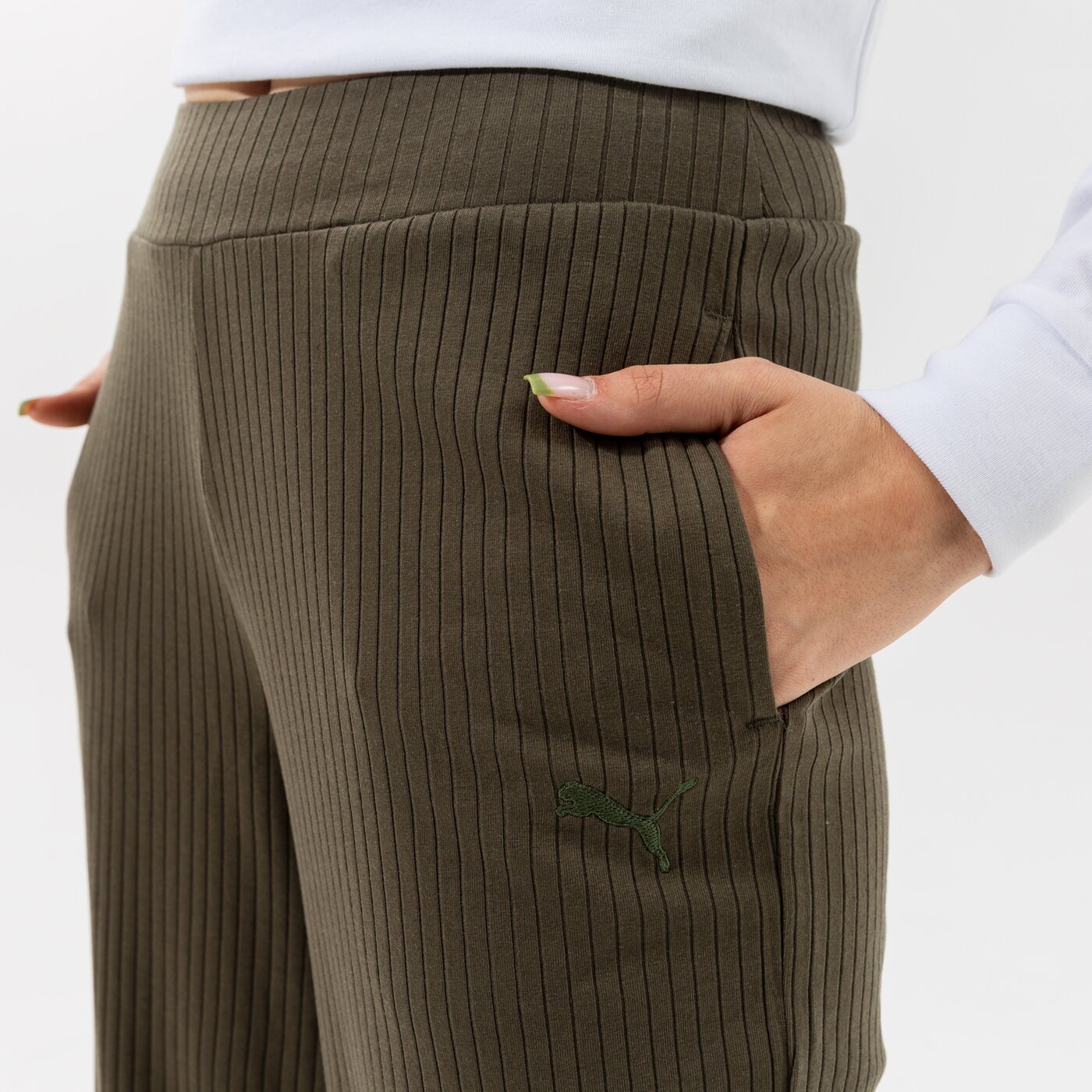 Дамски панталони PUMA ПАНТАЛОНИ HER RIBBED WIDE PANTS - GRAPE LEAF 58952544 цвят каки