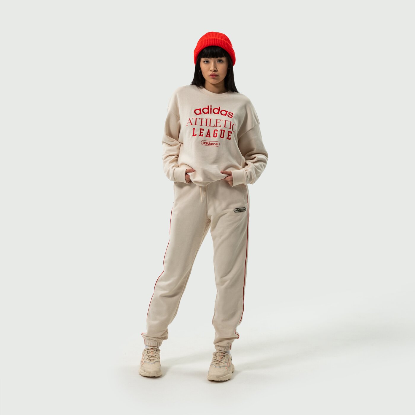 Дамски панталони ADIDAS ПАНТАЛОНИ SWEAT PANTS hl0030 цвят бежов