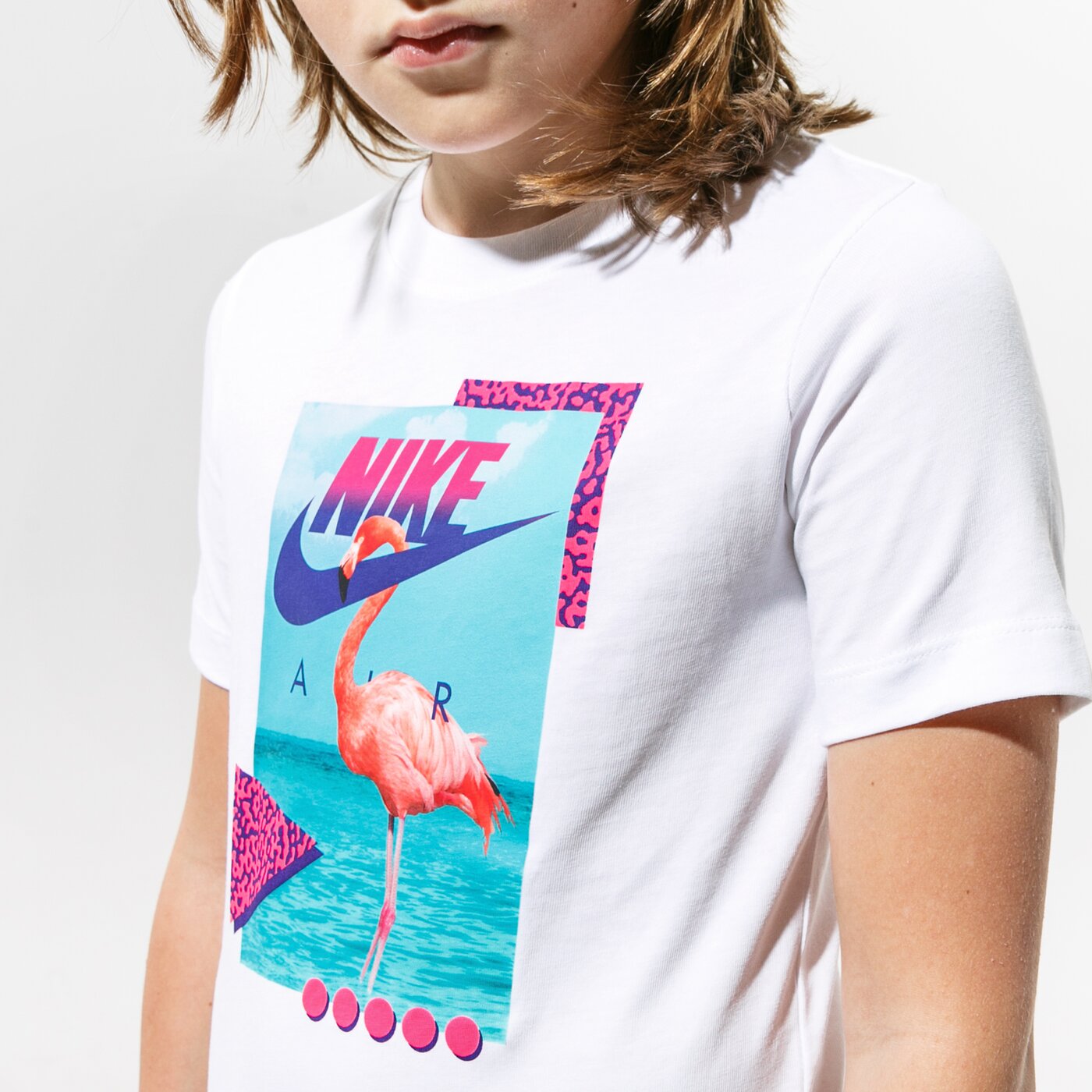 Детска тениска NIKE ТЕНИСКА B NSW TEE BEACH FLAMINGO PHOTO dj3804-100 цвят бял