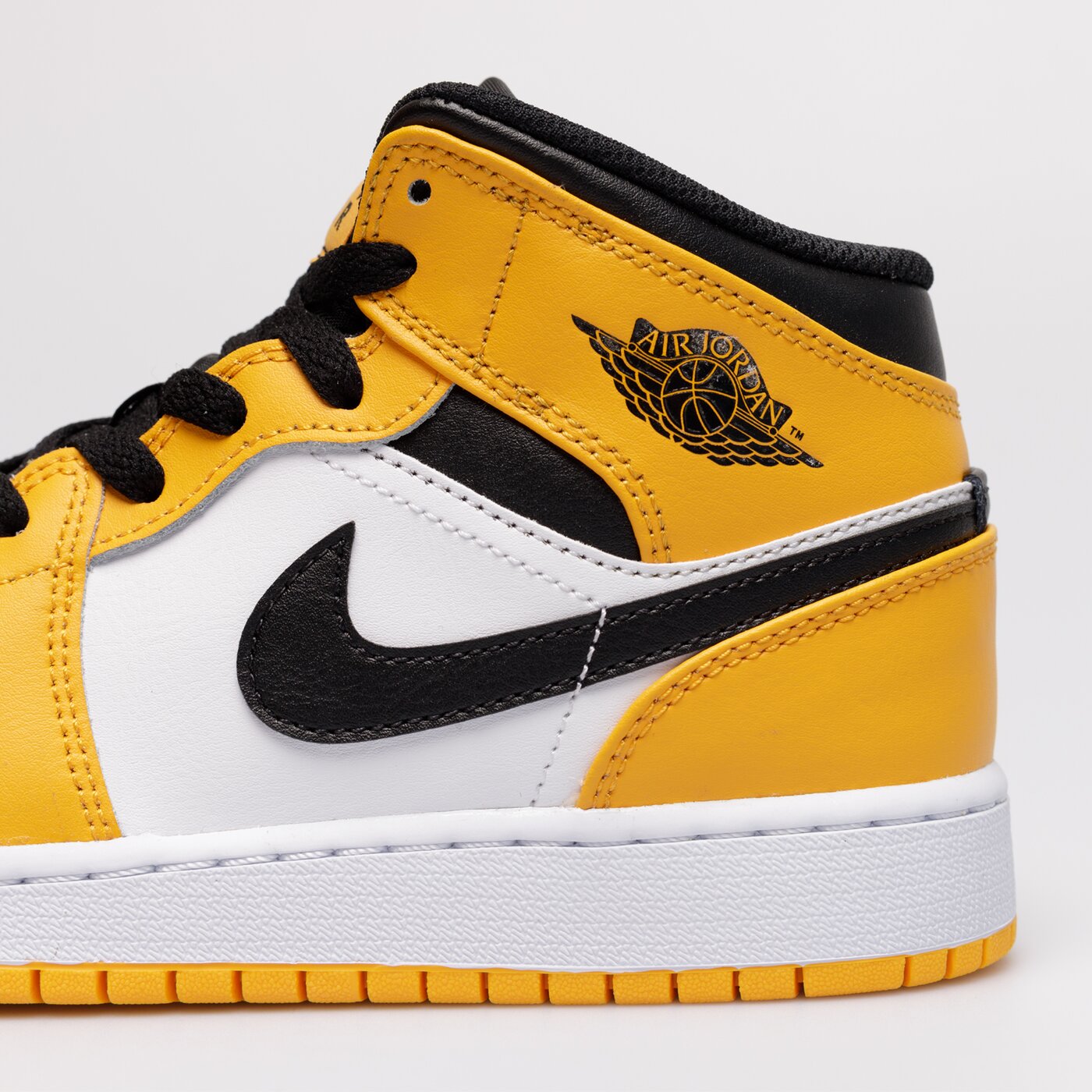 Детски маратонки AIR JORDAN 1 MID  554725-701 цвят жълт