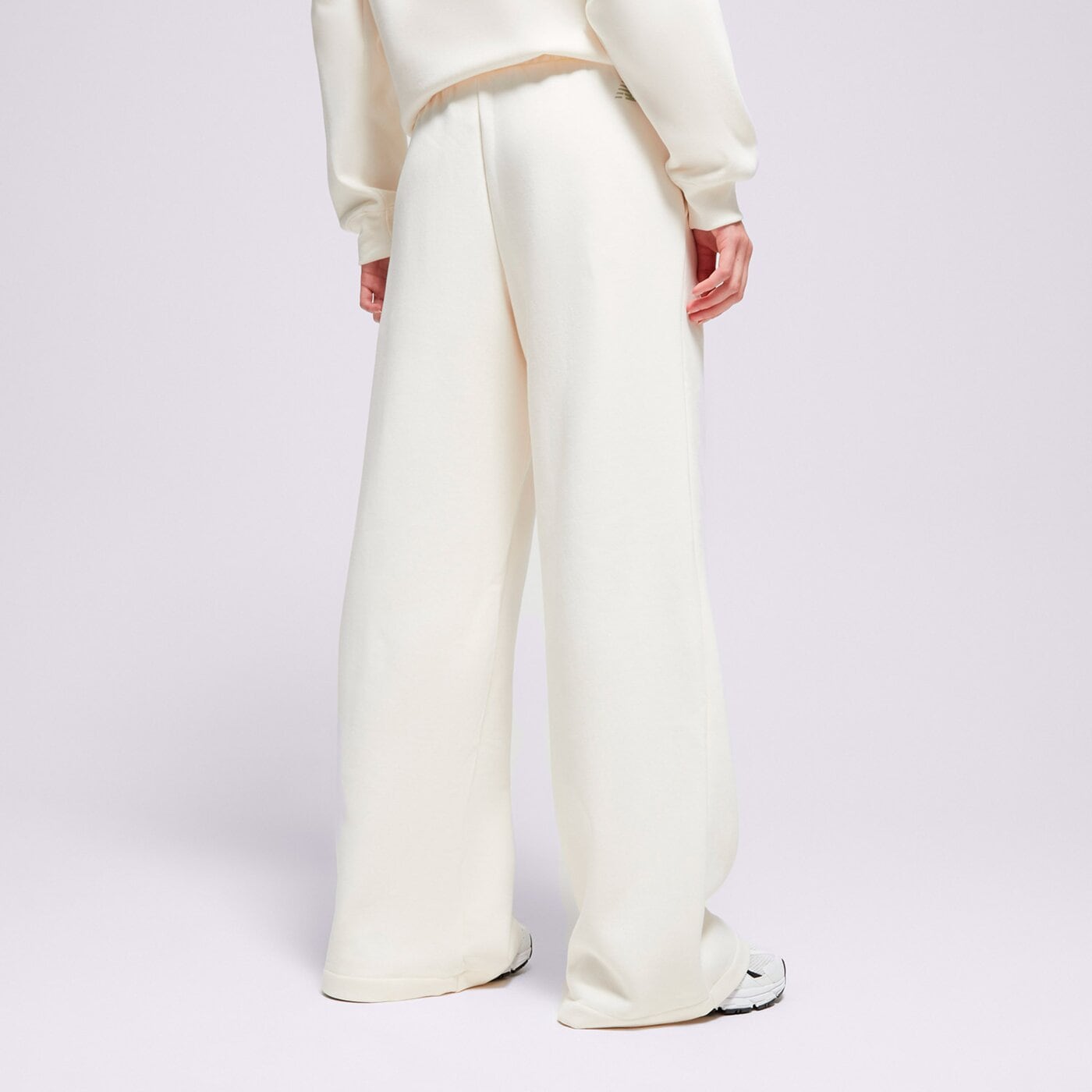 Дамски панталони NEW BALANCE ПАНТАЛОНИ LINEAR HERITAGE FLEECE WIDE LEG PANT wp53902pef цвят бежов