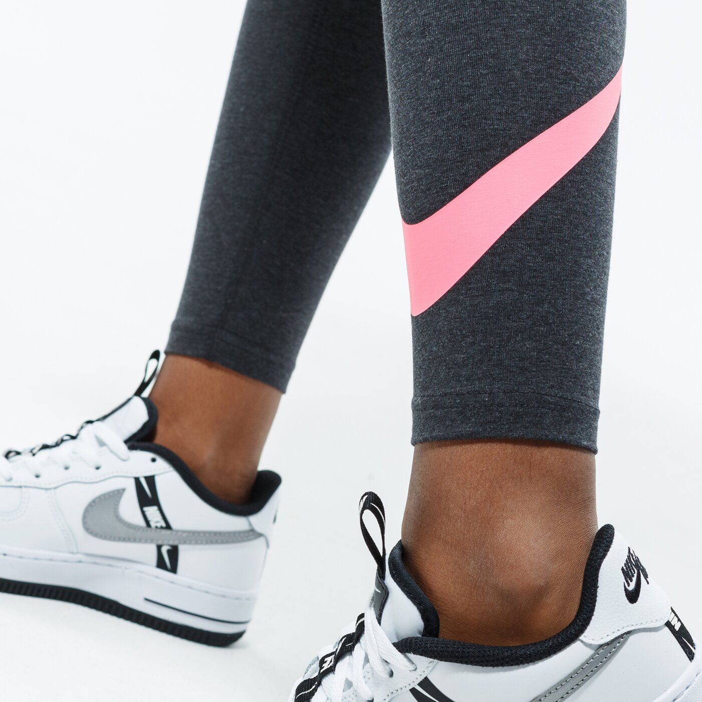 Детски панталони NIKE КЛИН SPORTSWEAR GIRL ar4076-032 цвят черен