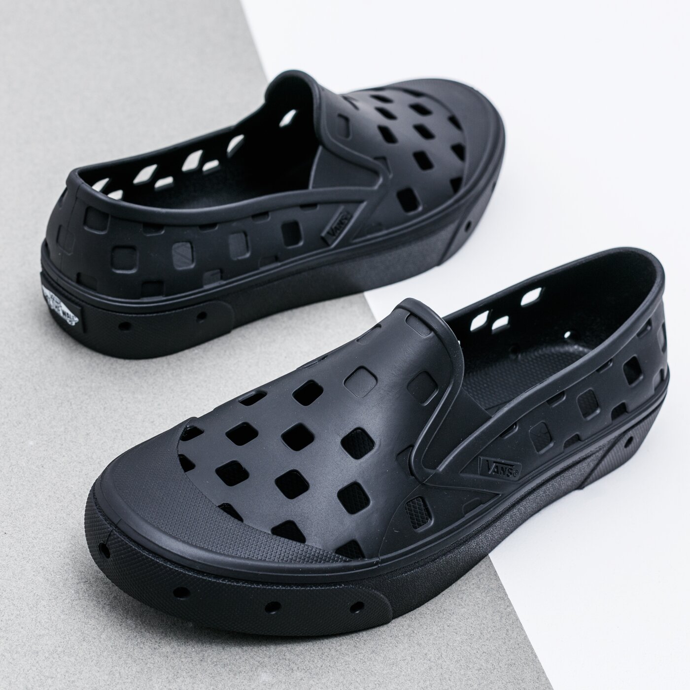 Дамски маратонки VANS UA TREK SLIP-ON vn0a5hf8blk1 цвят черен