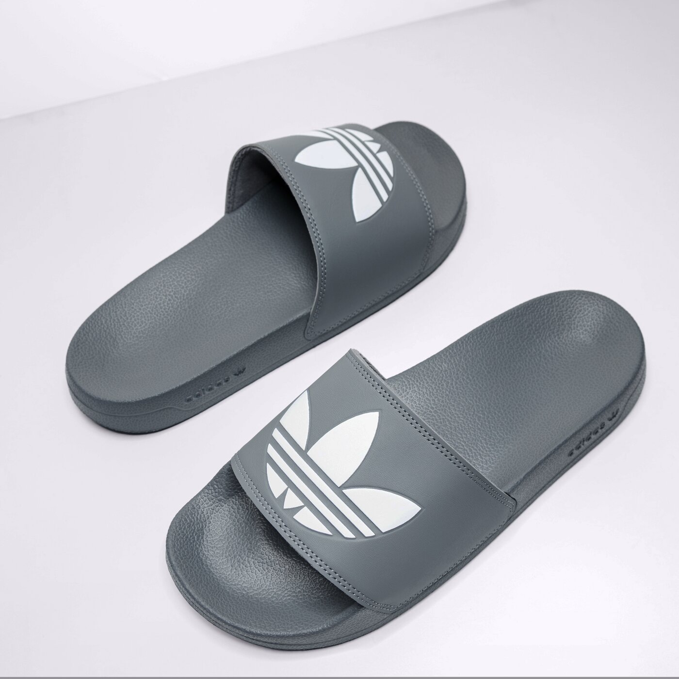Мъжки чехли и сандали ADIDAS ADILETTE SLIDES  fu7592m цвят сив