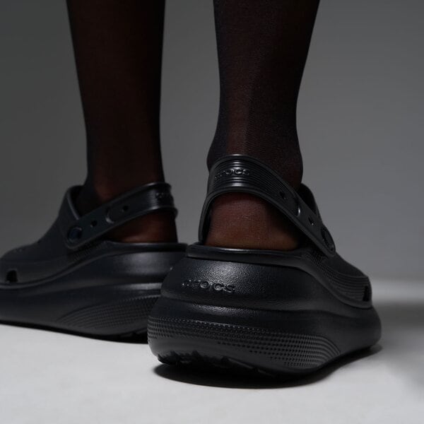 Дамски чехли и сандали CROCS CLASSIC CRUSH CLOG 207521-001 цвят черен