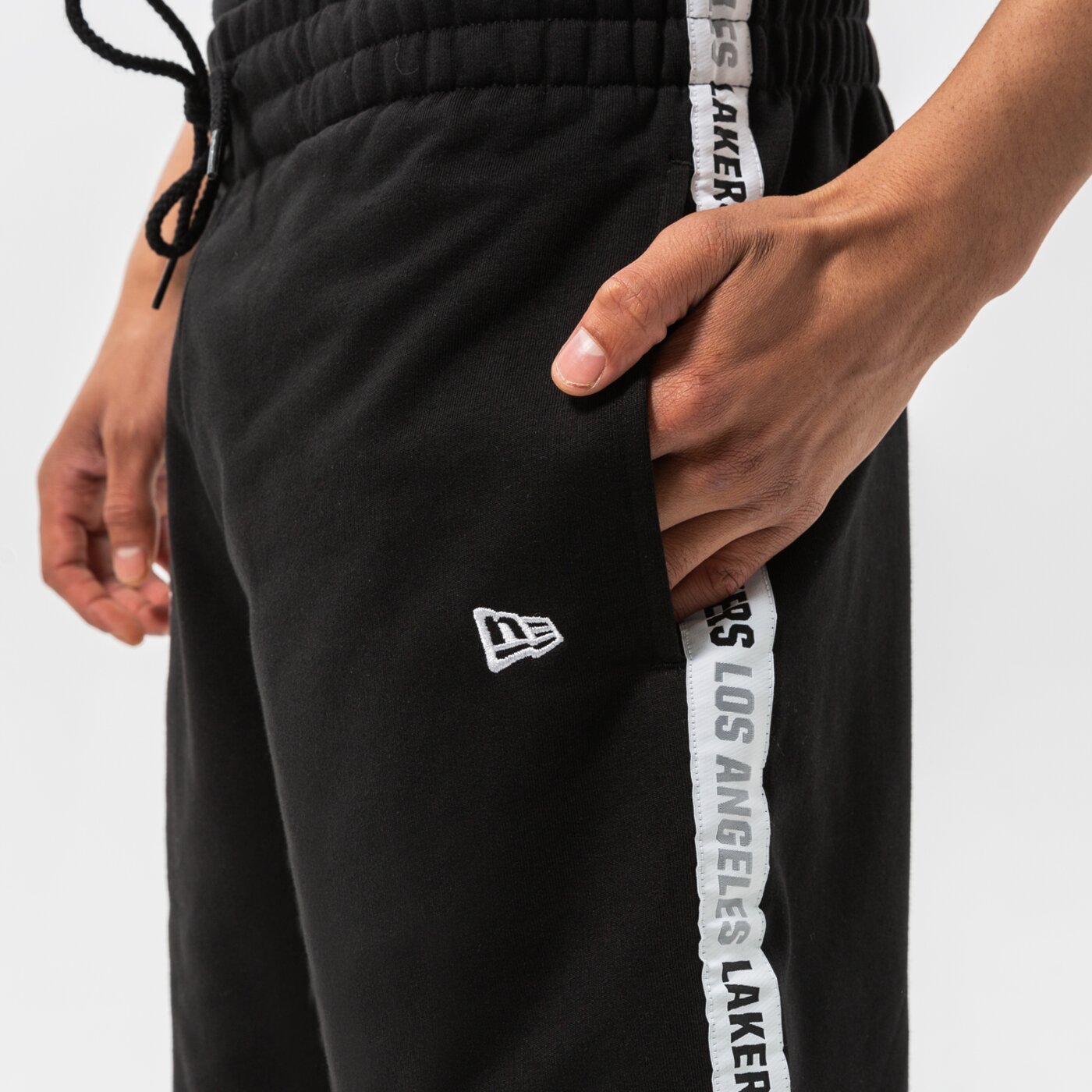 Мъжки къси панталони NEW ERA ШОРТИ NBA TAPING LAKERS BLK 13083900 цвят черен