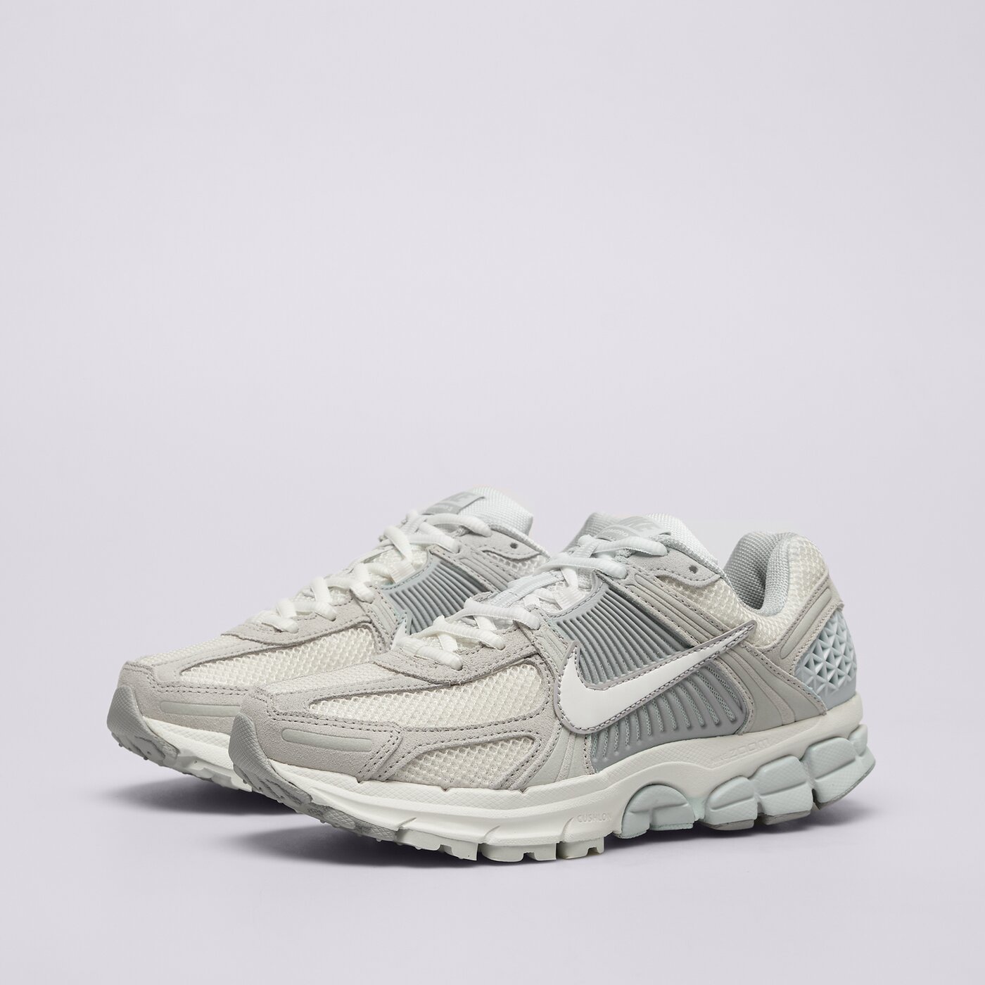 Дамски маратонки NIKE W ZOOM VOMERO 5 hq0458-001 цвят сив