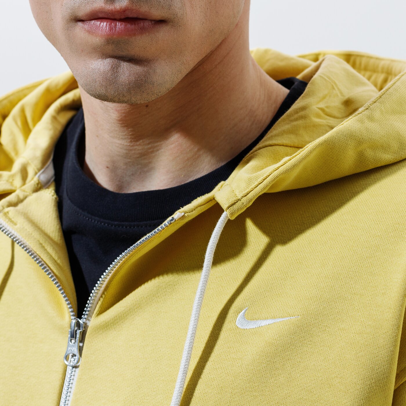 Мъжки суичър NIKE СУИТЧЪР СЪС ЗАКОПЧАВАНЕ С КАЧУЛКА M NK DF STD ISSUE FZ  ck6362-700 цвят жълт