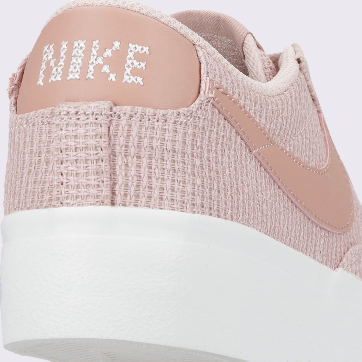 Дамски маратонки NIKE W BLAZER LOW PLATFORM ESS  dn0744-600 цвят розов