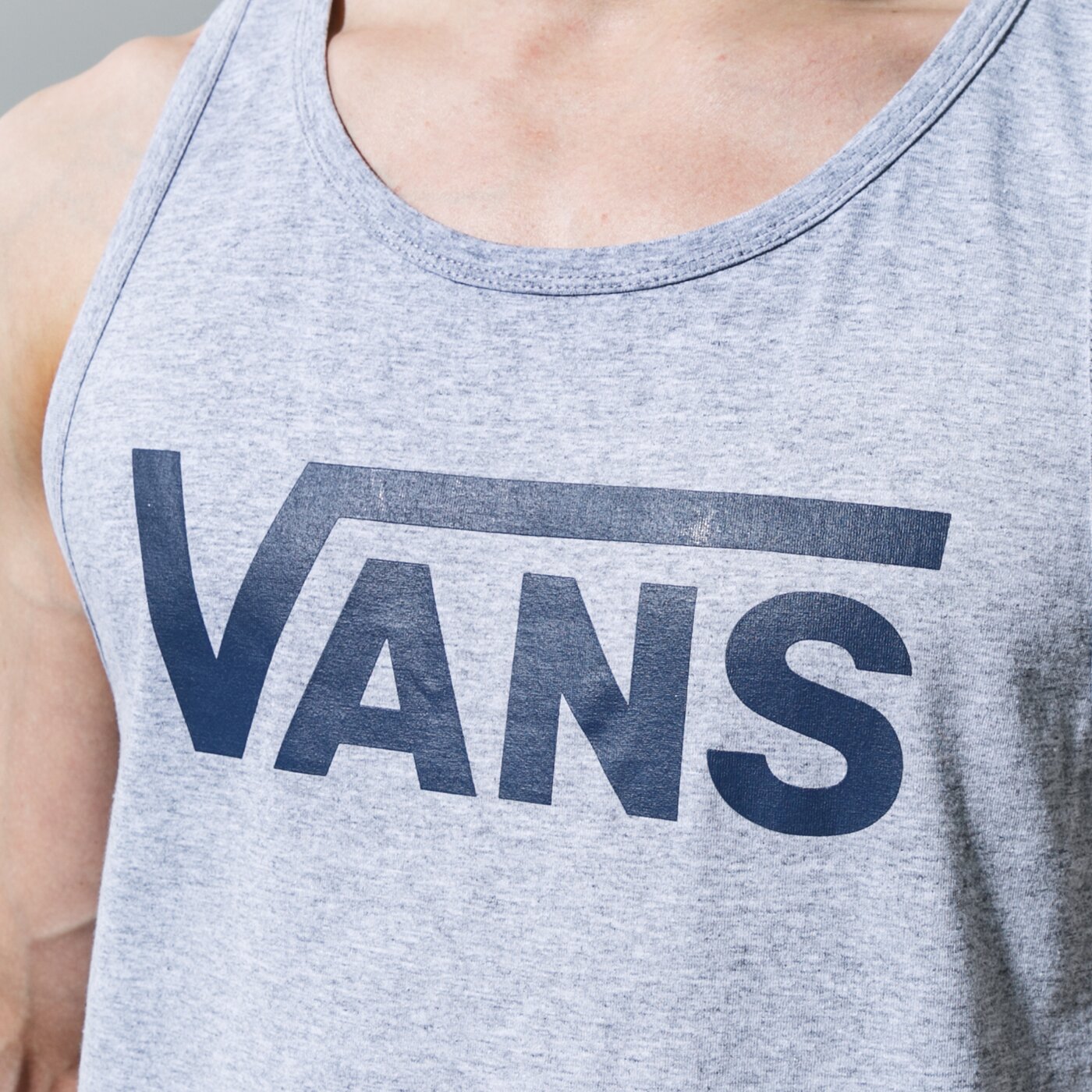 Мъжка тениска VANS ПОТНИК VANS CLASSIC ПОТНИК vn000y8vath1 цвят сив