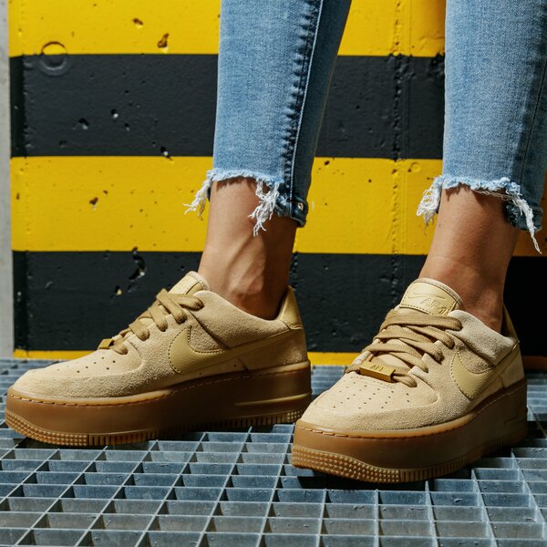 Дамски маратонки NIKE WMNS AF1 LO SAGE ct3432-700 цвят бежов