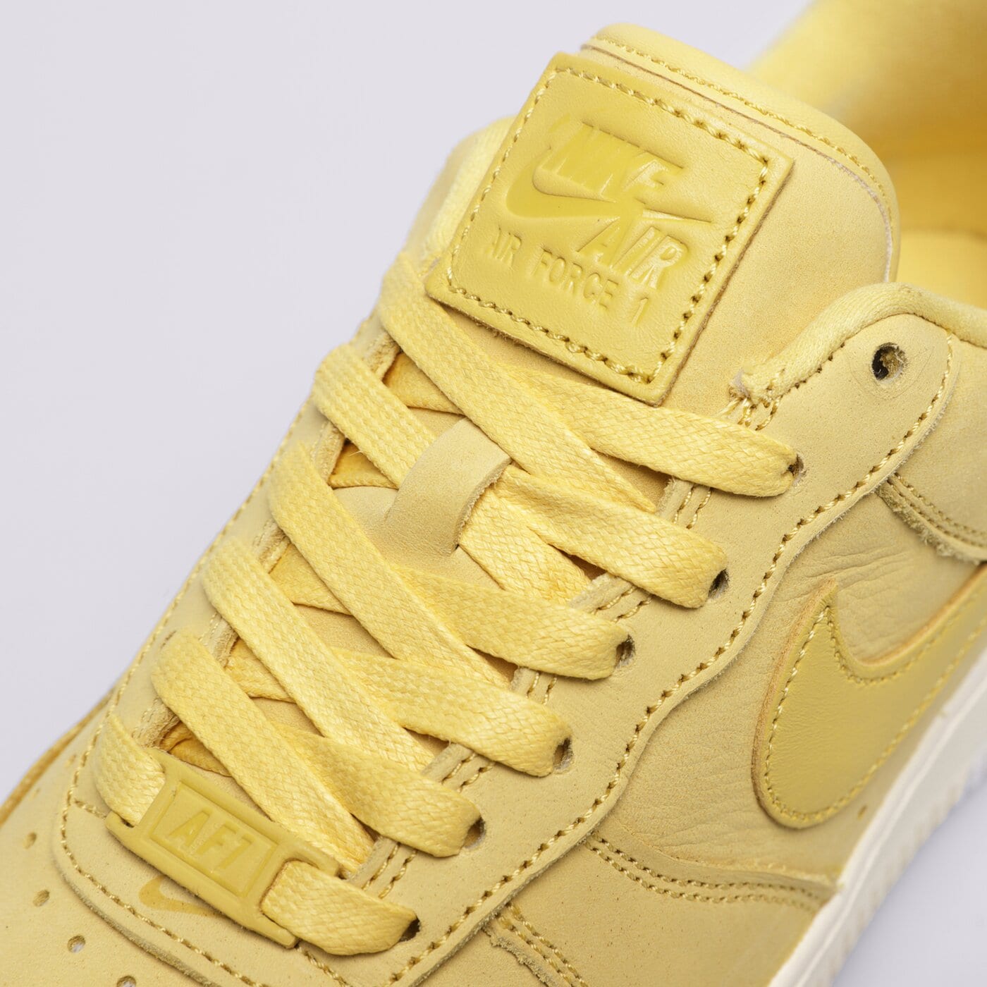 Дамски маратонки NIKE AIR FORCE 1 '07 PRM dr9503-700 цвят жълт