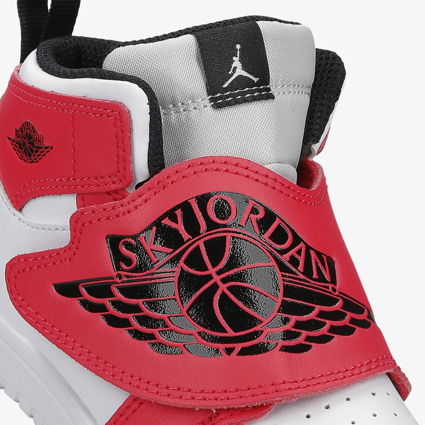 Детски маратонки SKY JORDAN 1  bq7196-106 цвят бял