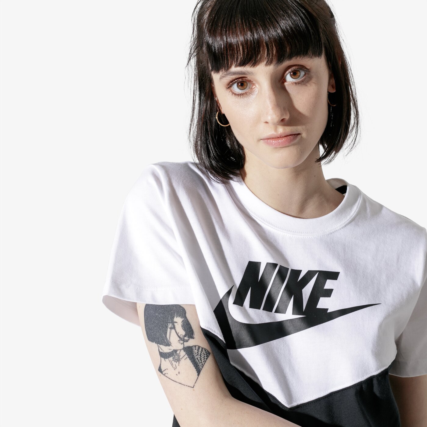 Дамска тениска NIKE ТОП W NSW HRTG ТОП SS ar2513-010 цвят бял