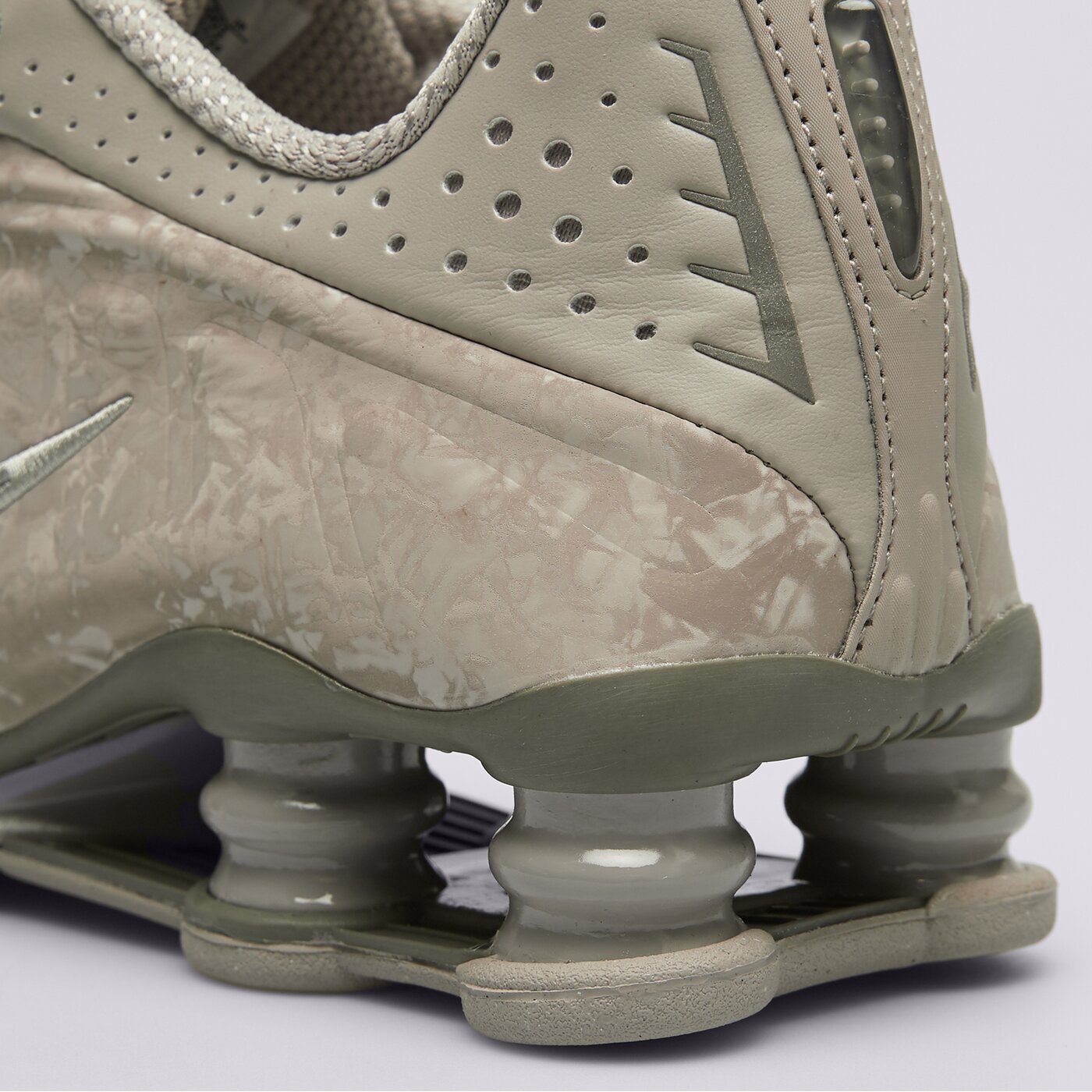 Дамски маратонки NIKE W SHOX R4 hv0934-001 цвят сив