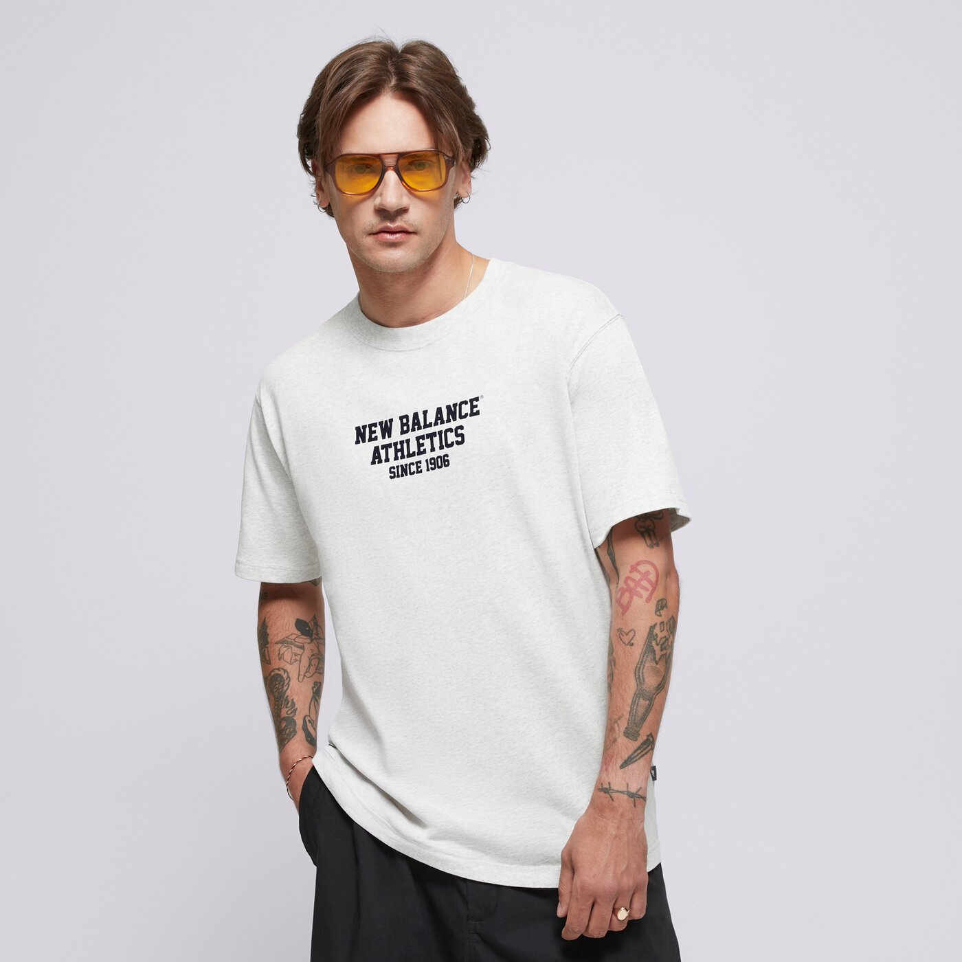 Мъжка тениска NEW BALANCE ТЕНИСКА VARSITY GRAPHIC ТЕНИСКА mt51526ahh цвят сив