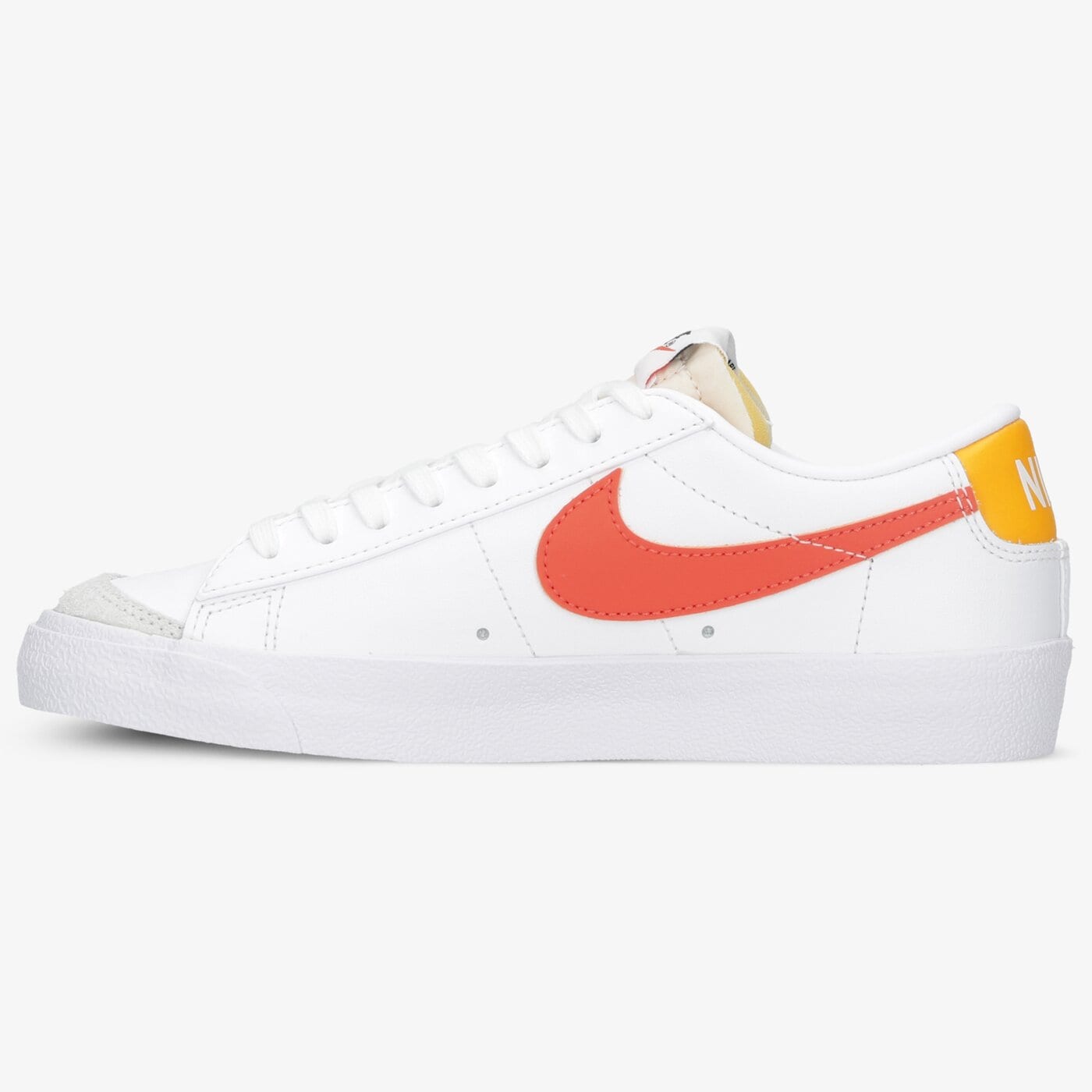 Дамски маратонки NIKE BLAZER LOW '77 dc4769-105 цвят бял