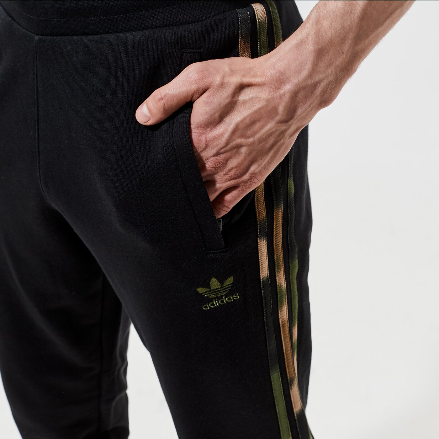Мъжки панталони ADIDAS ПАНТАЛОНИ CAMO SWEAT PANT gn1861 цвят черен