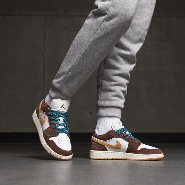 Детски маратонки AIR JORDAN 1 LOW SE fb2216-200 цвят кафяв