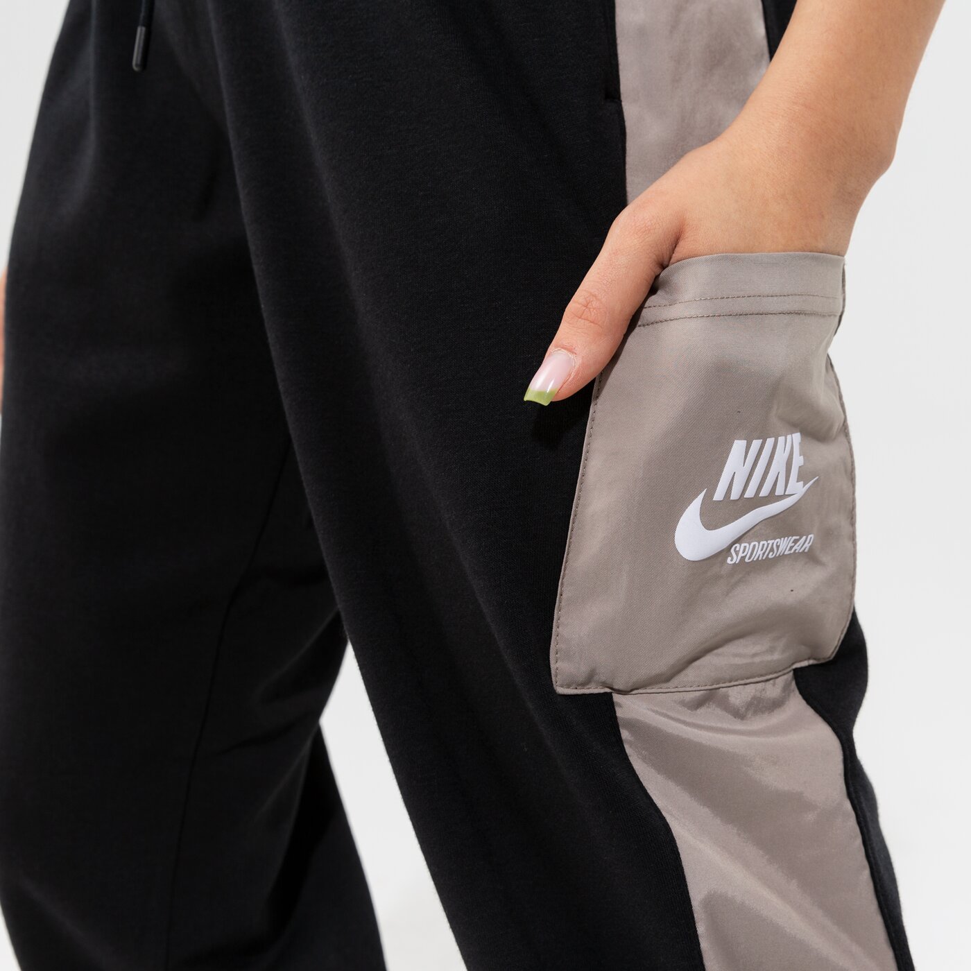 Дамски панталони NIKE ПАНТАЛОНИ W NSW FLC MR JGGR HTG dd5679-010 цвят черен