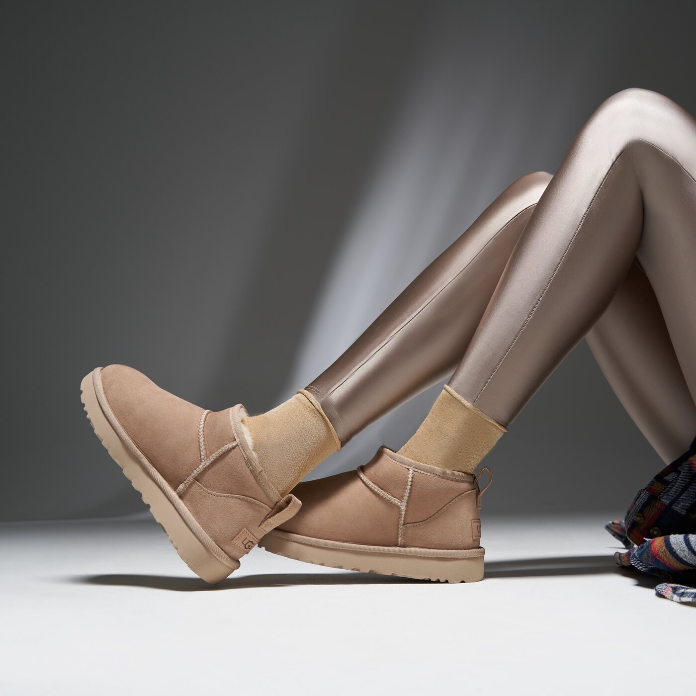 Дамски кежуал UGG CLASSIC ULTRA MINI 1116109-san цвят бежов