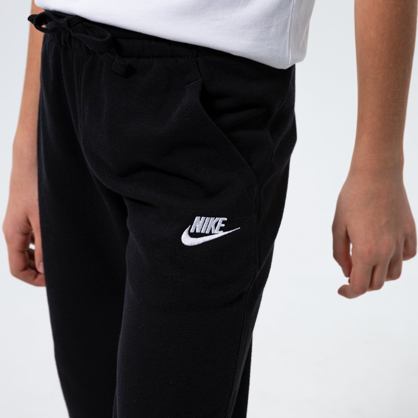 Детски панталони NIKE ПАНТАЛОНИ SPORTSWEAR CLUB FLEECE BOY da0864-010 цвят черен
