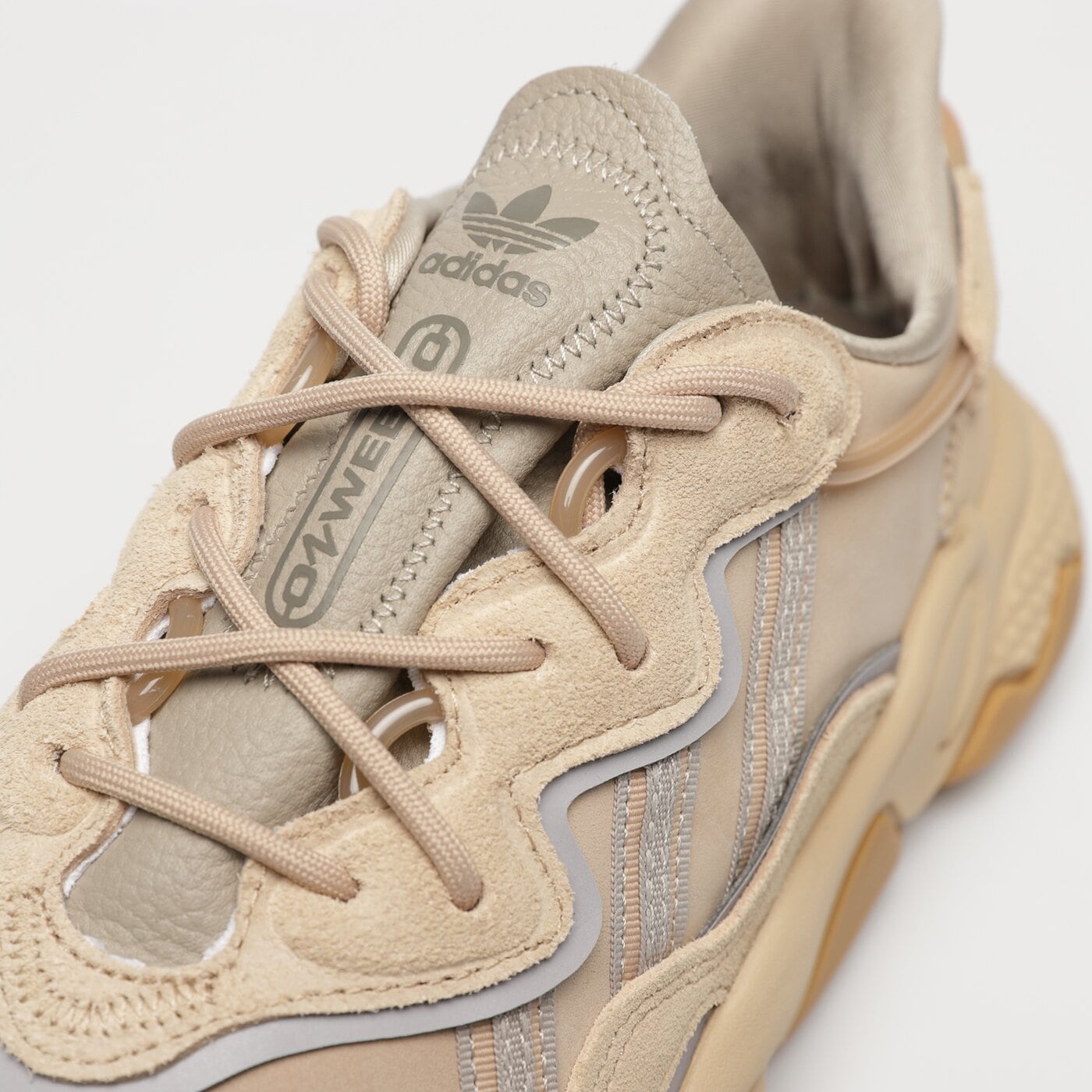 Мъжки маратонки ADIDAS OZWEEGO ee6462 цвят бежов