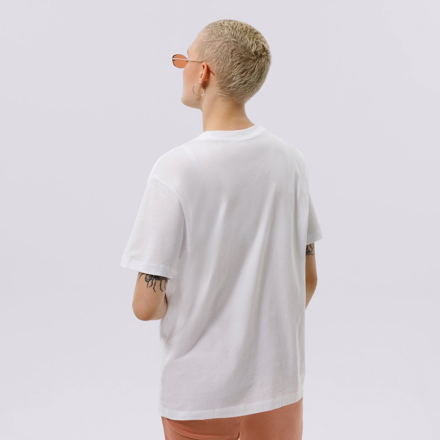 Дамска тениска NIKE ТЕНИСКА SPORTSWEAR ESSENTIAL OVERSIZED dn5697-100 цвят бял