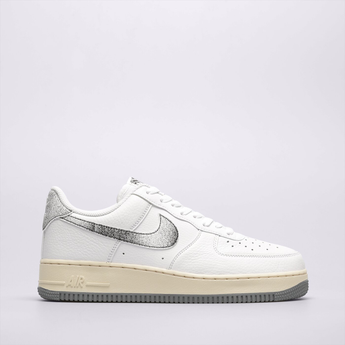 Мъжки маратонки NIKE AIR FORCE 1 '07 LX dv7183-100 цвят бял