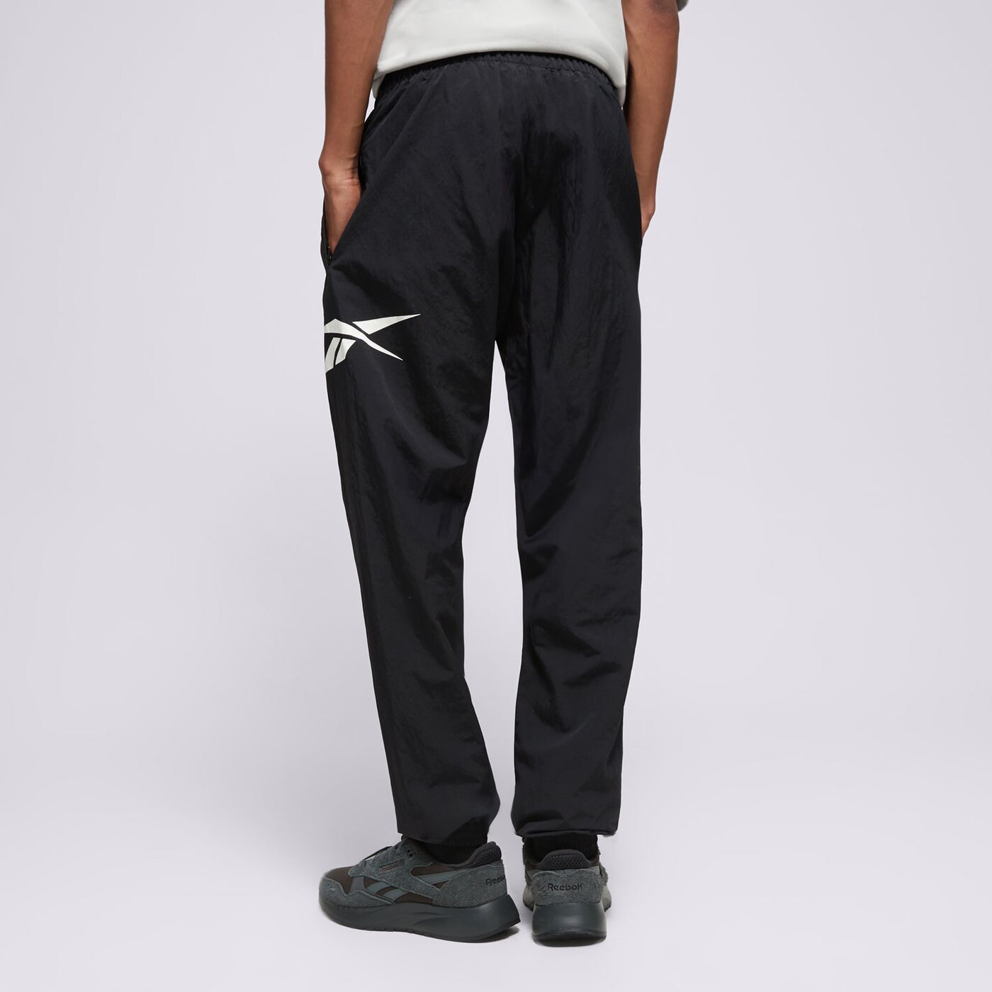 Мъжки панталони REEBOK ПАНТАЛОНИ CL VECTOR TRACKPANT 100031183 цвят черен