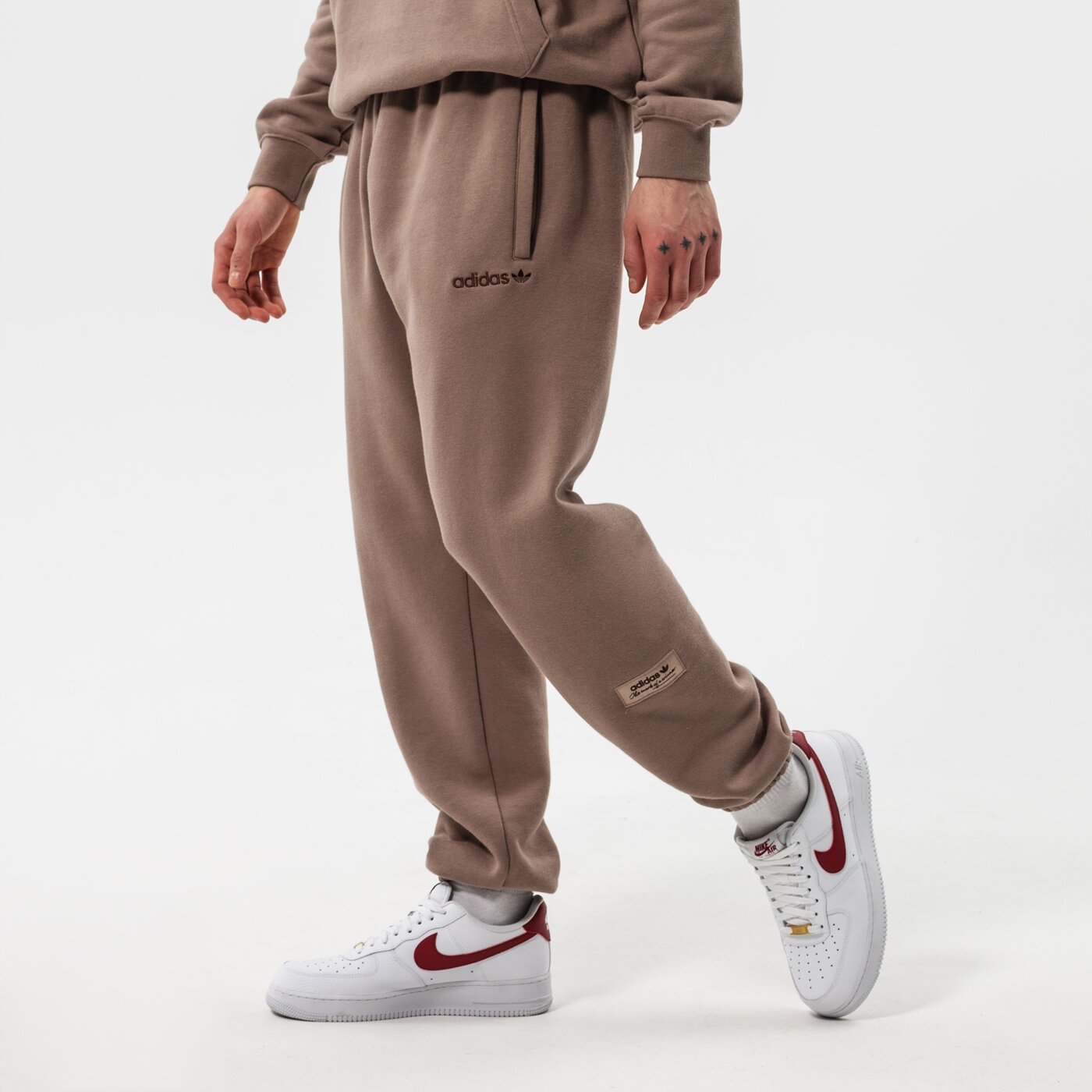 Мъжки панталони ADIDAS ПАНТАЛОНИ TREFOIL LINEAR LABEL SWEATPANT hm2669 цвят кафяв