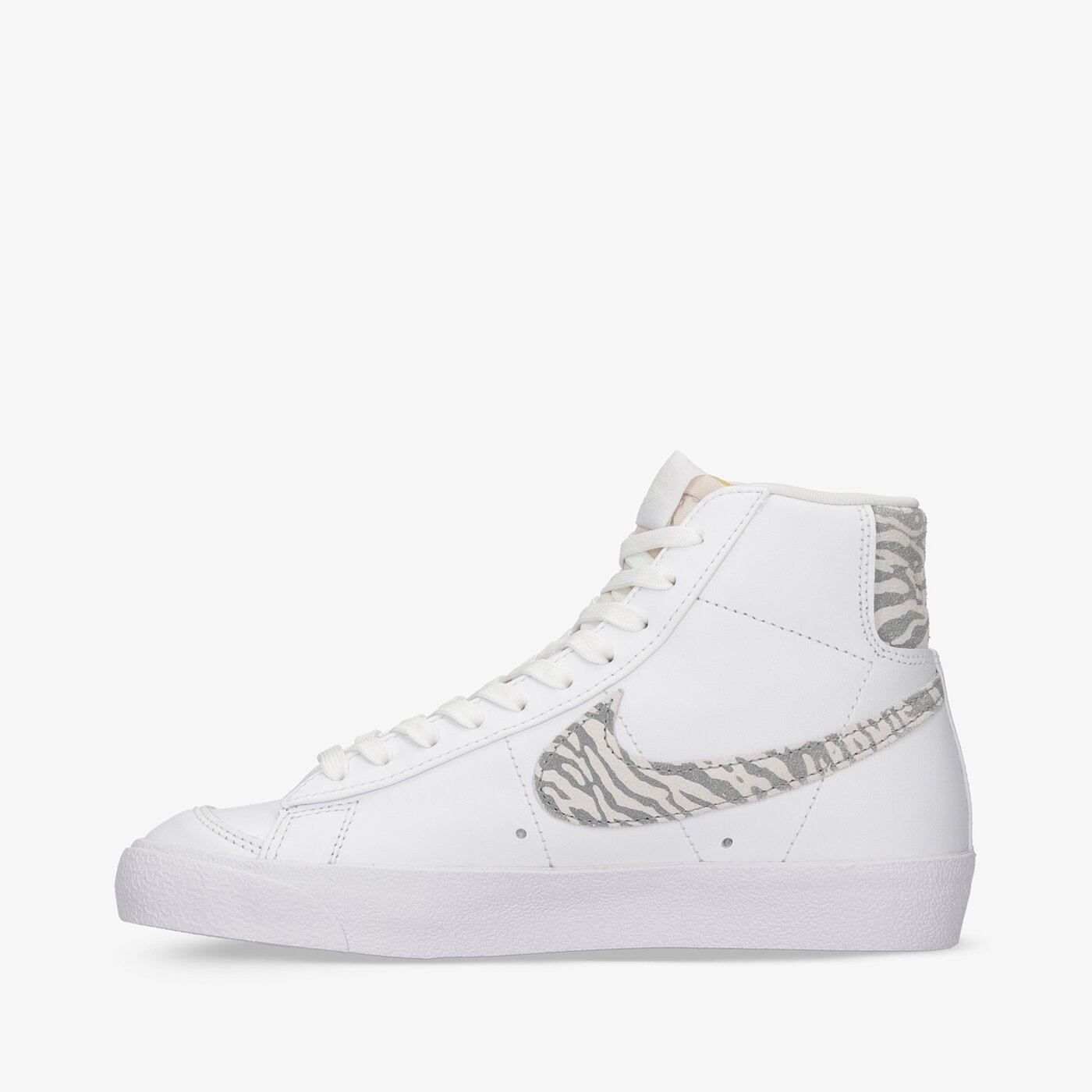 Дамски маратонки NIKE W BLAZER MID '77 SE dh9633-101 цвят бял