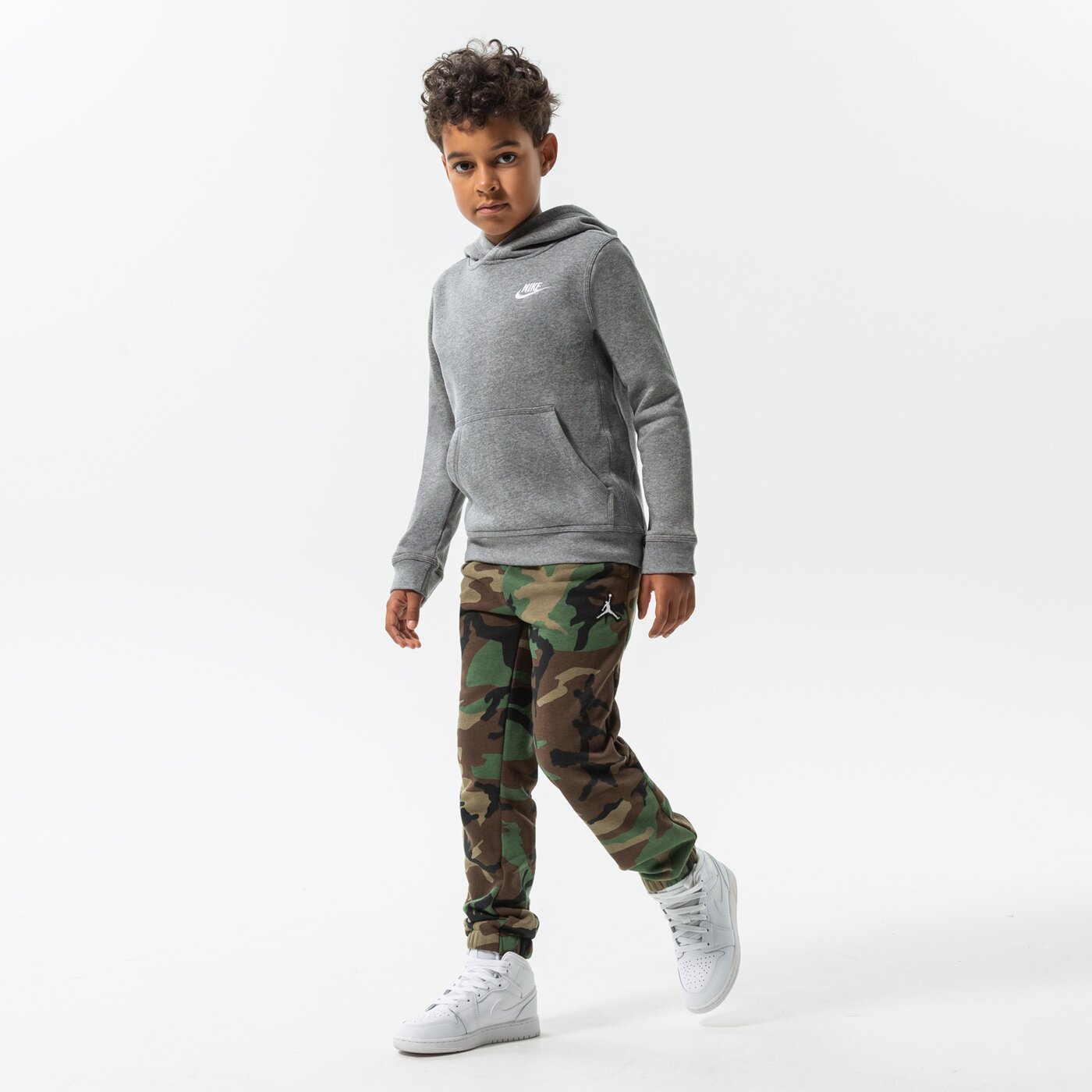 Детски суичър NIKE СУИТЧЪР С КАЧУЛКА NIKE SPORTSWEAR CLUB BOY bv3757-091 цвят сив