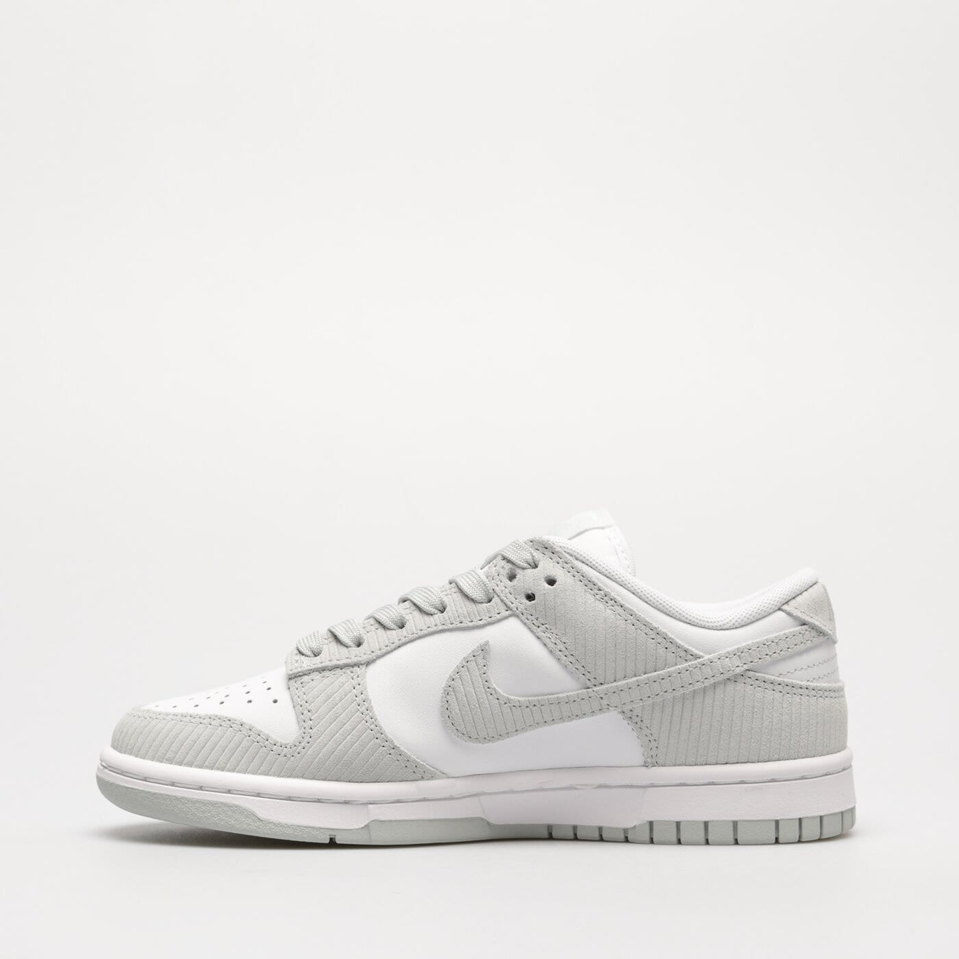 Дамски маратонки NIKE DUNK LOW fn7658-100 цвят сребърен