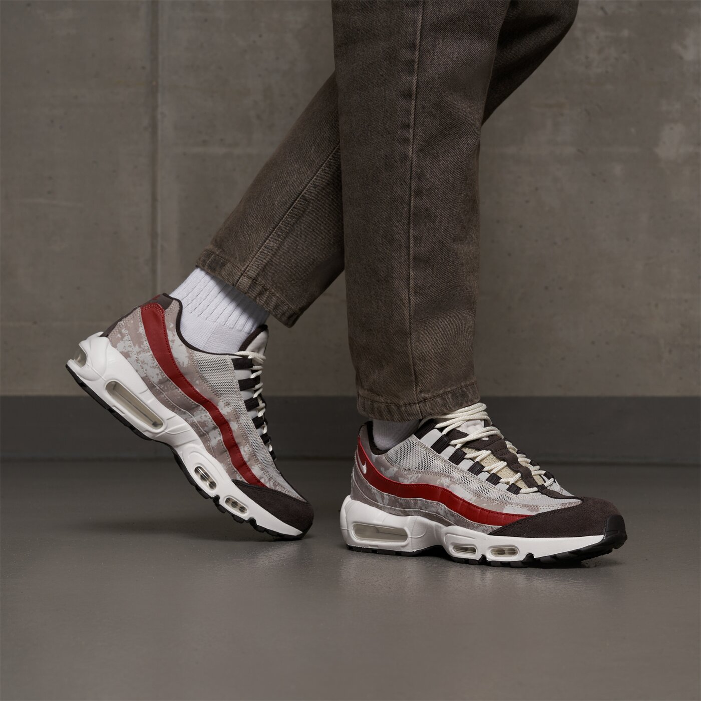 Мъжки маратонки NIKE AIR MAX 95 dq9016-001 цвят кафяв