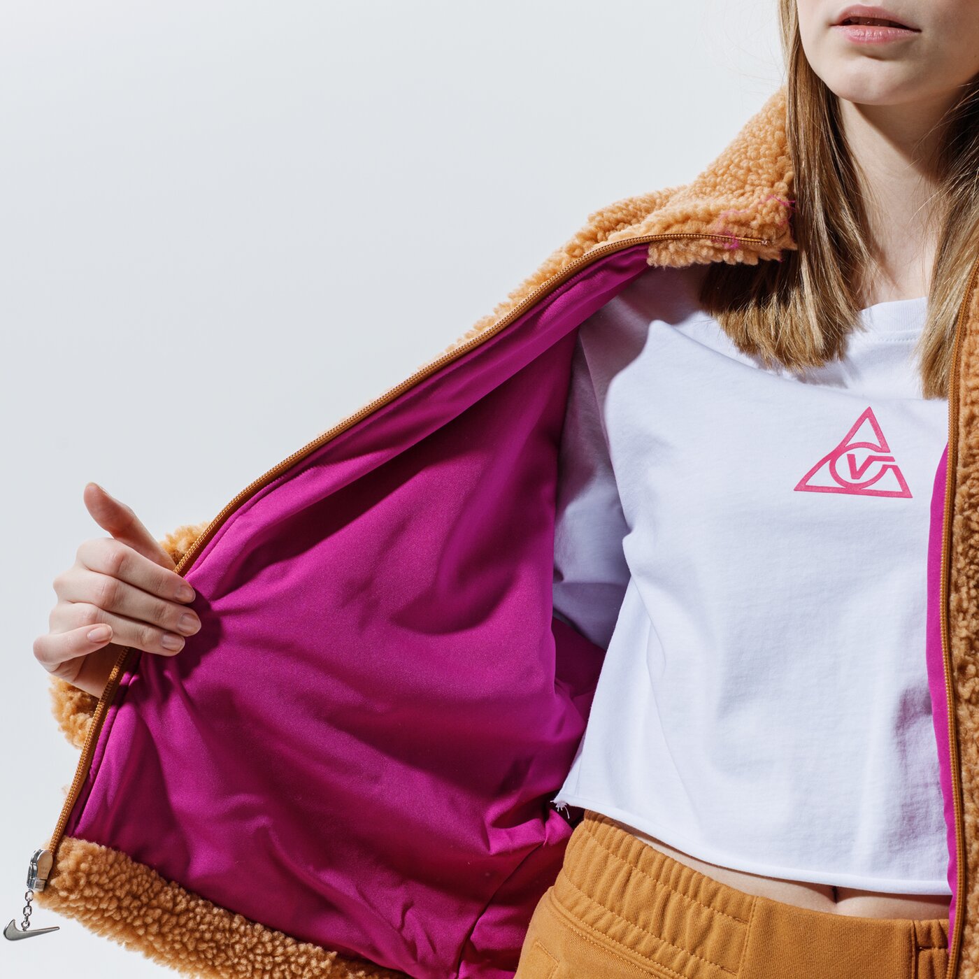 Дамски суичър NIKE СУИТЧЪР СЪС ЗАКОПЧАВАНЕ W NSW SWSH JKT SHERPA cu6639-201 цвят бежов