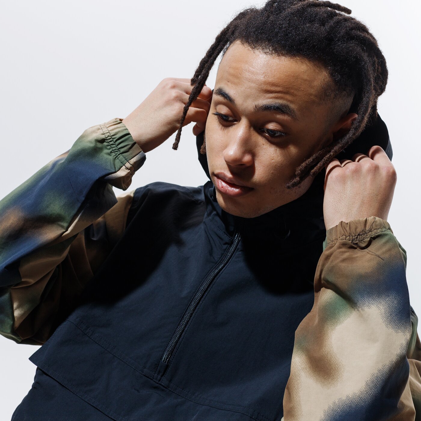 Мъжко преходно яке ADIDAS ЯКЕ CAMO WINDBREAKR gn1875 цвят многоцветен