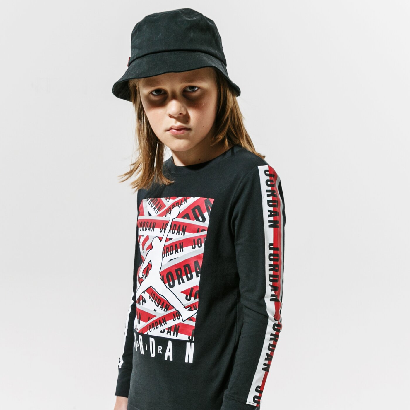 Детска тениска JORDAN ТЕНИСКА TAPED UP L/S TEE 95a074-023 цвят черен