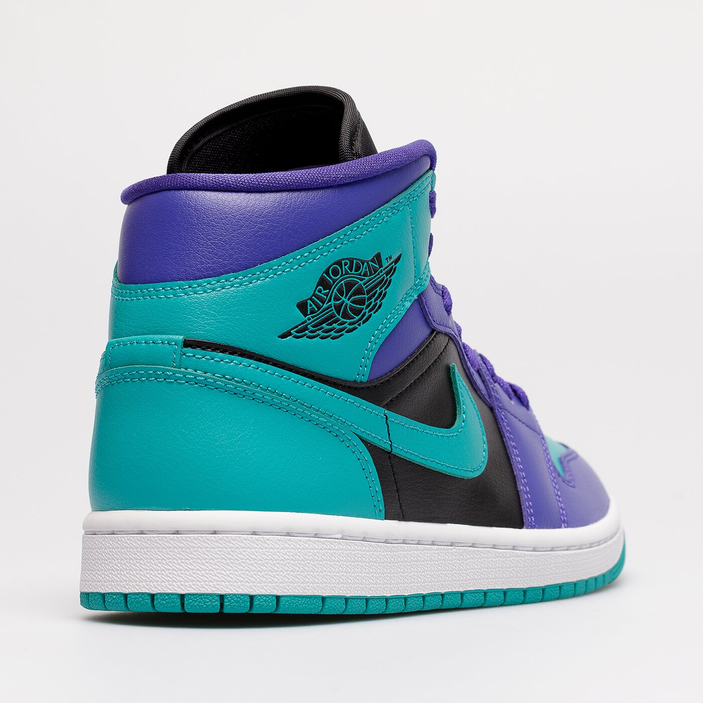 Дамски маратонки WMNS AIR JORDAN 1 MID  bq6472-502 цвят зелен