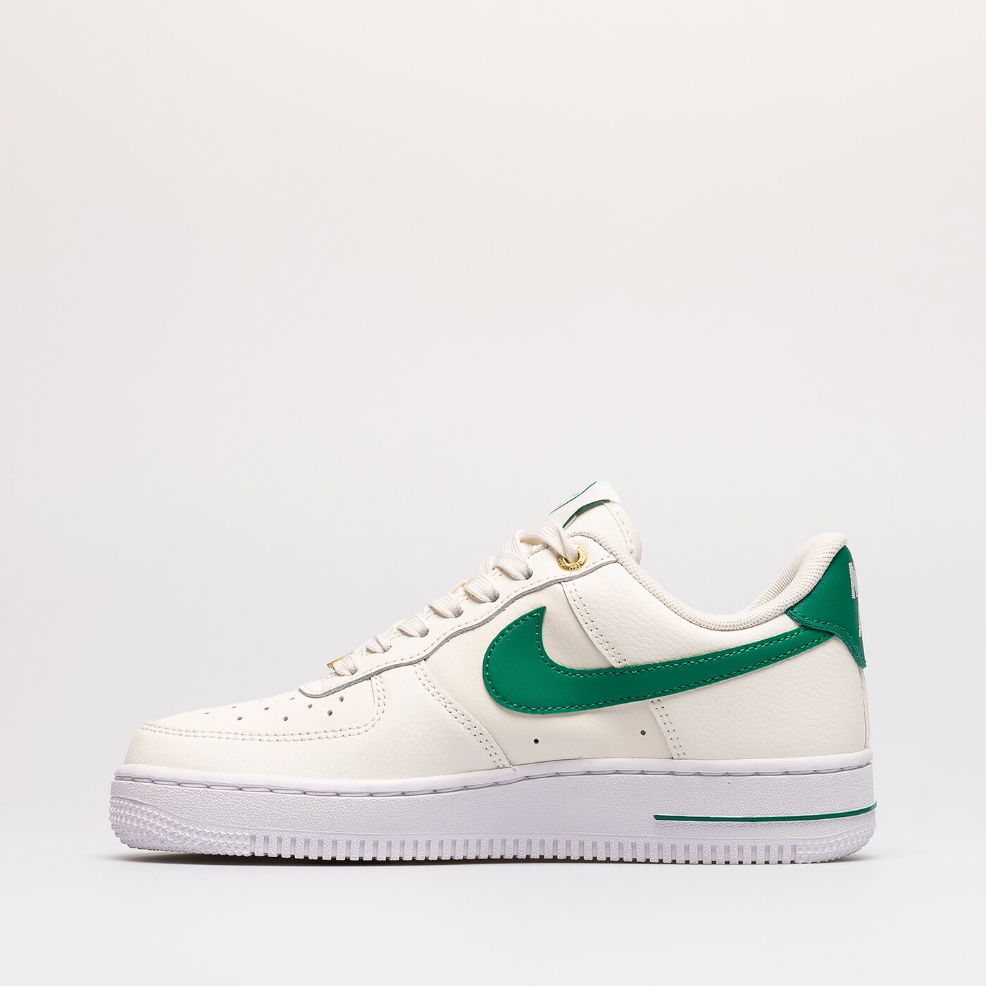 Дамски маратонки NIKE WMNS AIR FORCE 1 '07 SE XCAT dq7582-101 цвят бежов