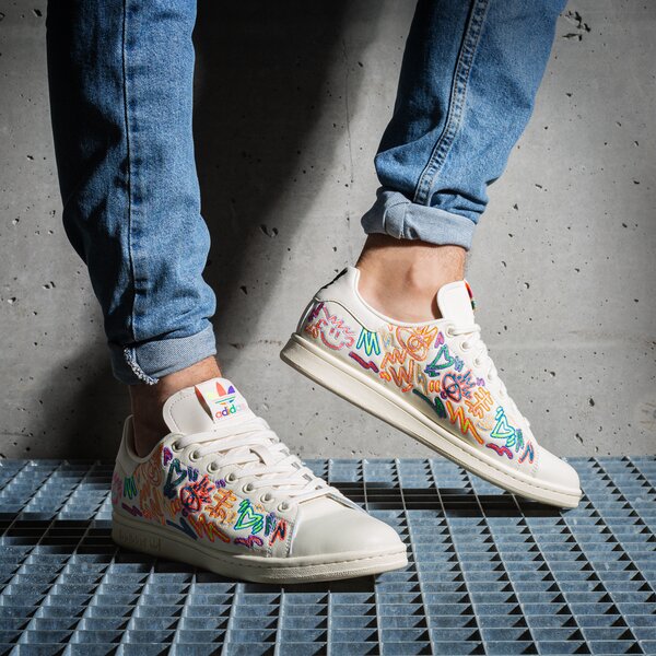 Мъжки маратонки ADIDAS STAN SMITH PRIDE gx6394 цвят бял