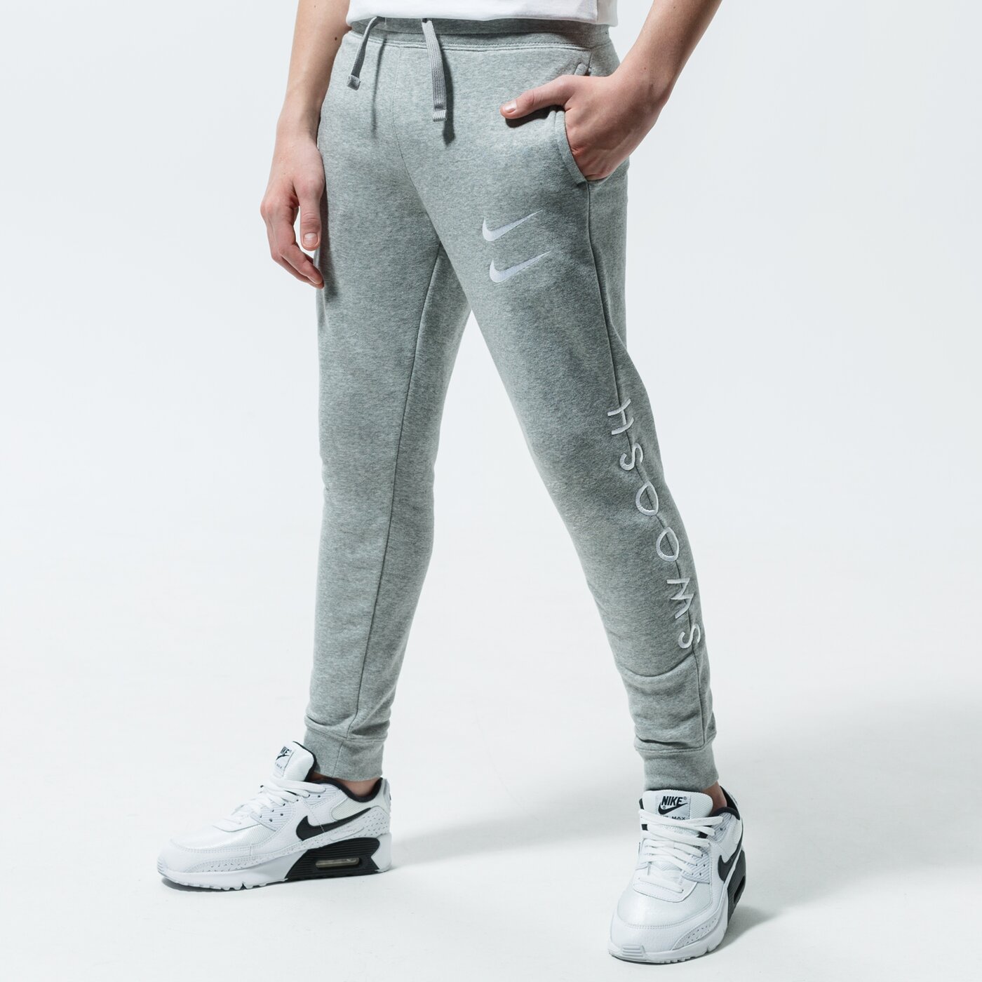 Детски панталони NIKE ПАНТАЛОНИ SPORTSWEAR SWOOSH cu9195-063 цвят сив