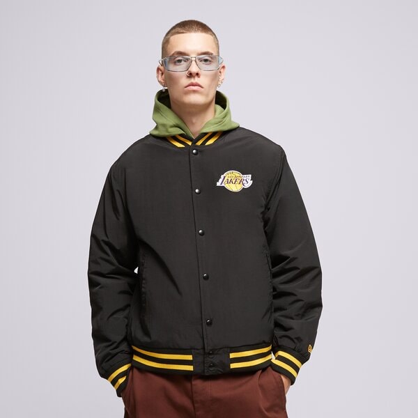 Мъжко зимно яке NEW ERA ЯКЕ SCRIPT BOMBER LAKERS LOS ANGELES LAKERS 60332205 цвят черен