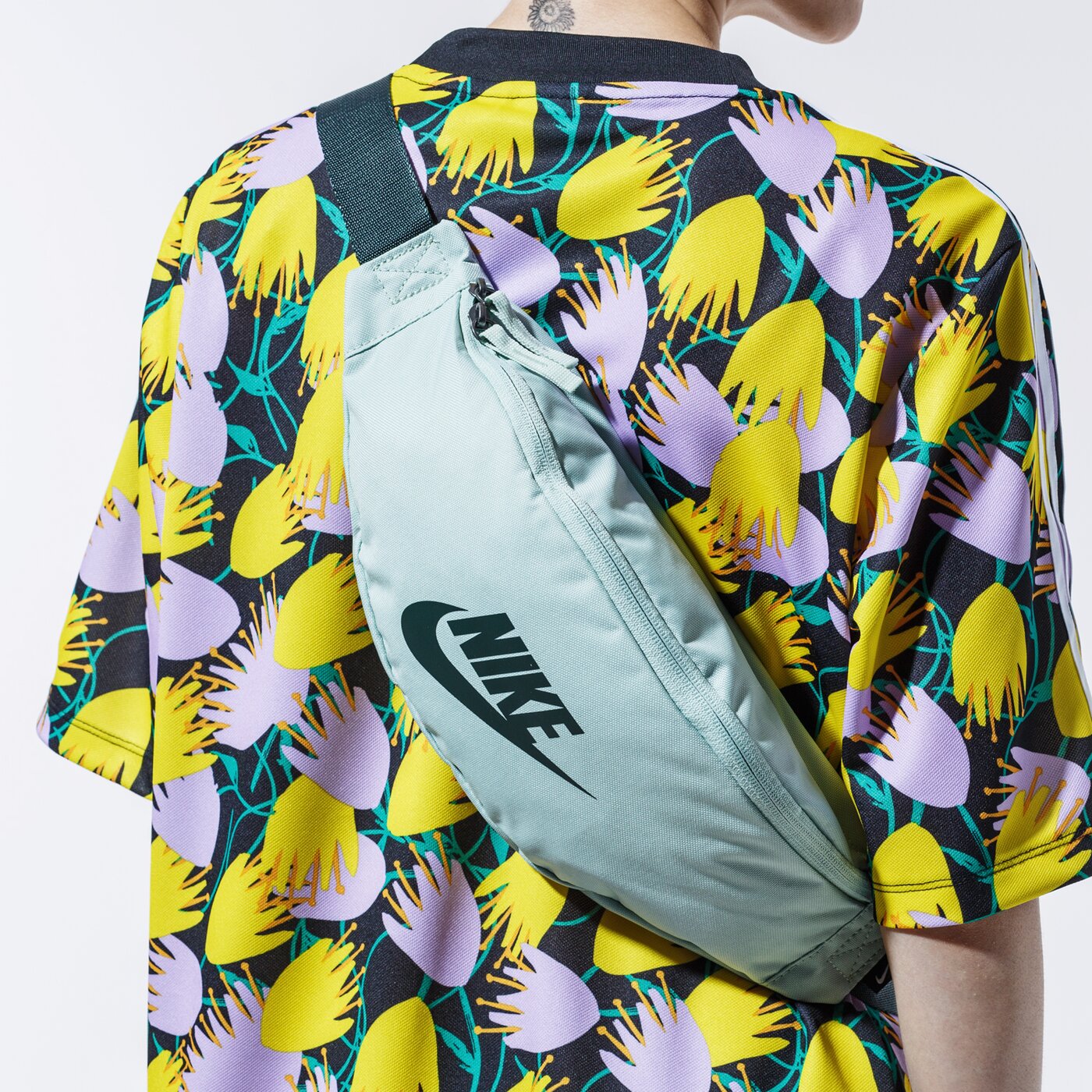 Дамска чанта за кръст NIKE ЧАНТА ЗА КРЪСТ NIKE SPORTSWEAR HERITAGE ba5750-321 цвят зелен