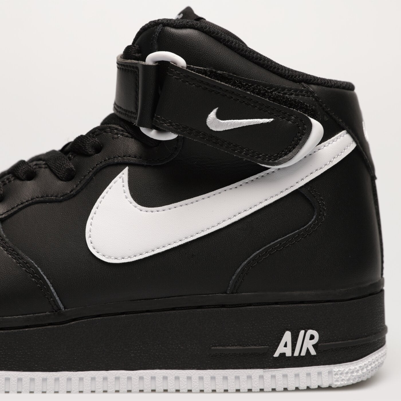 Мъжки маратонки NIKE AIR FORCE 1 MID '07  dv0806-001 цвят черен