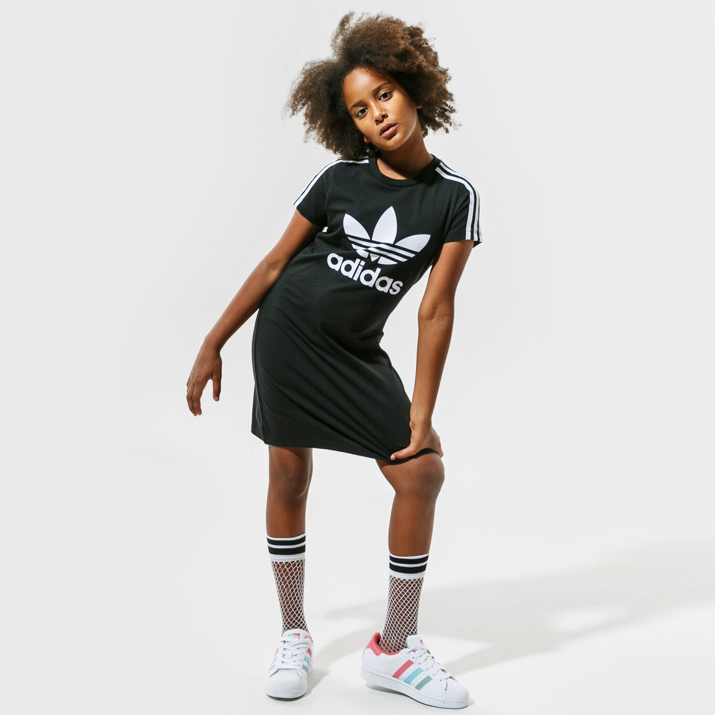  ADIDAS РОКЛЯ ADICOLOR АНЦУГS GIRL fm5653 цвят черен