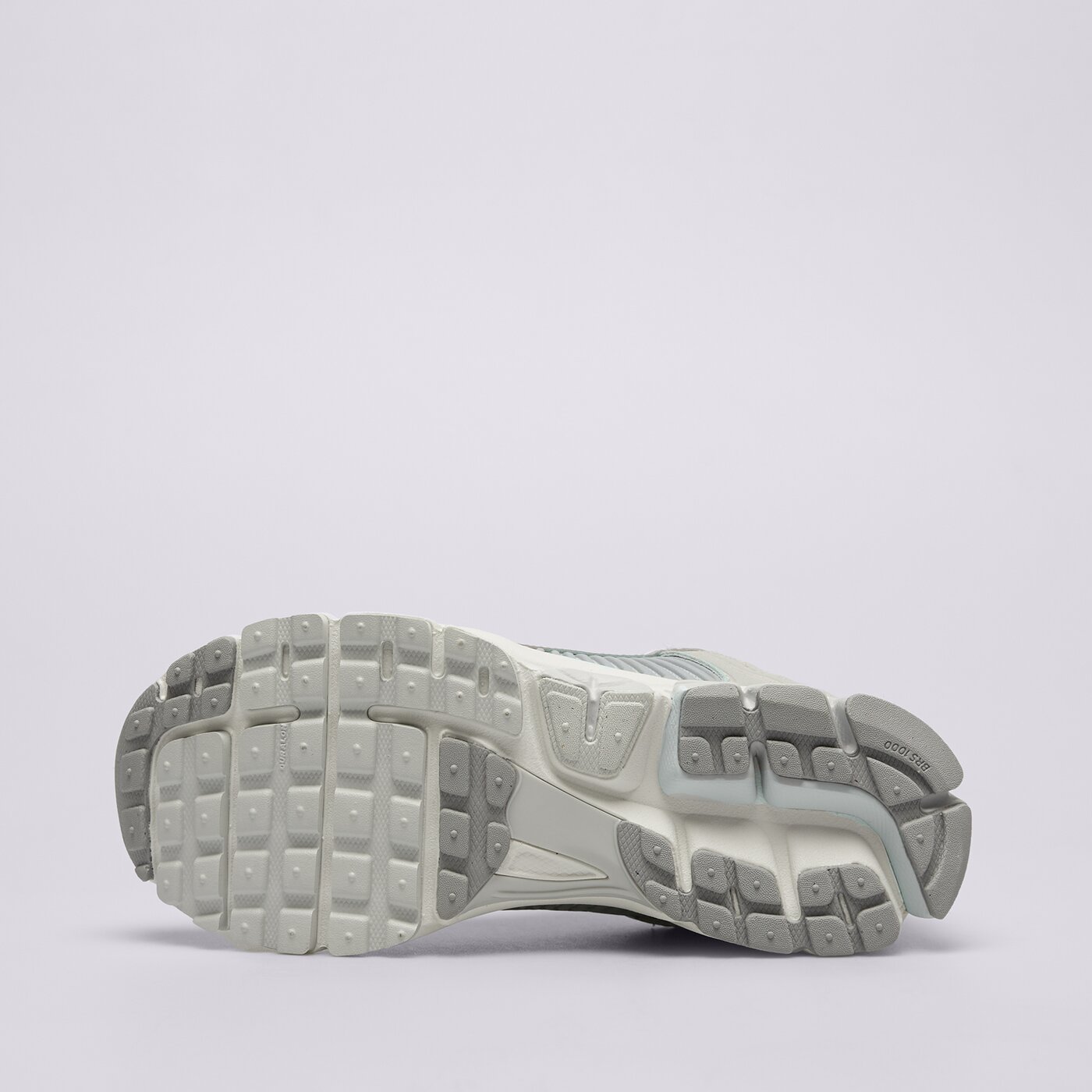 Дамски маратонки NIKE W ZOOM VOMERO 5 hq0458-001 цвят сив