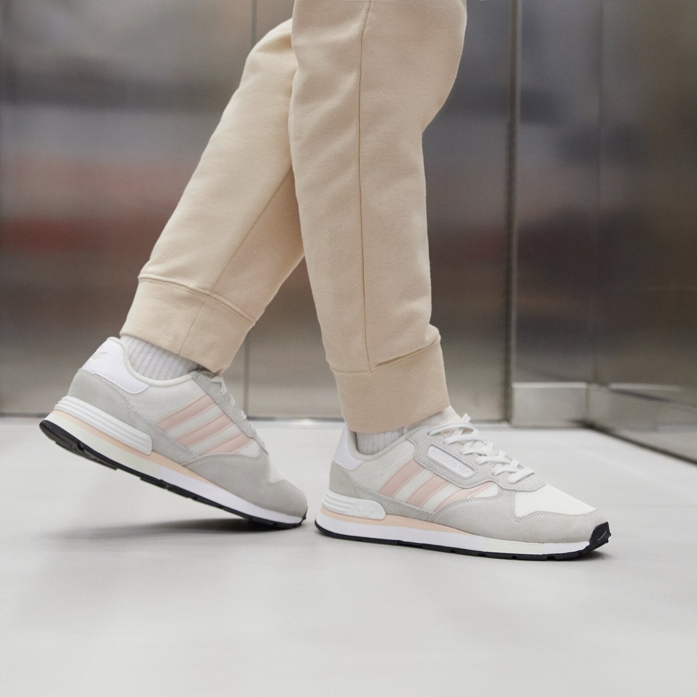 Дамски маратонки ADIDAS TREZIOD 2 W gy2453 цвят многоцветен