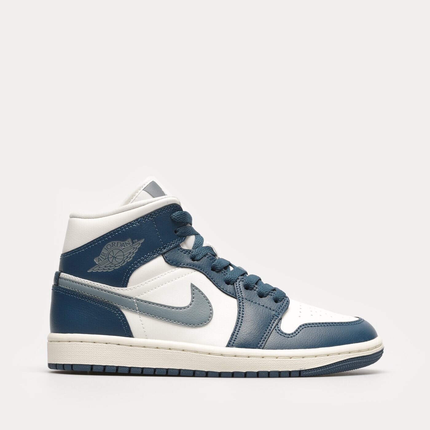 Дамски маратонки WMNS AIR JORDAN 1 MID bq6472-414 цвят син